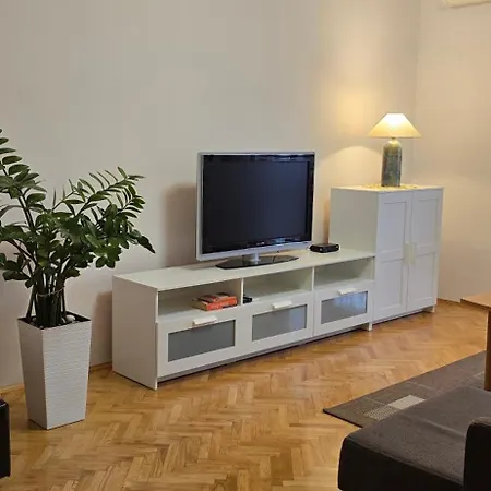 Luciana & Helena Apartment *