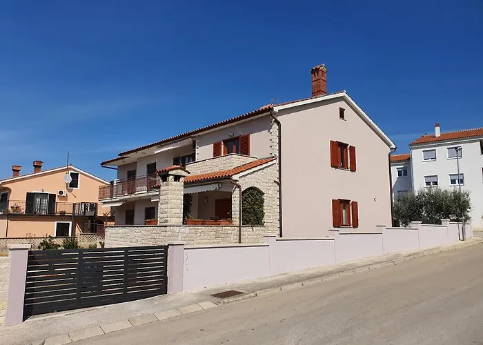 Luciana & Helena Apartment